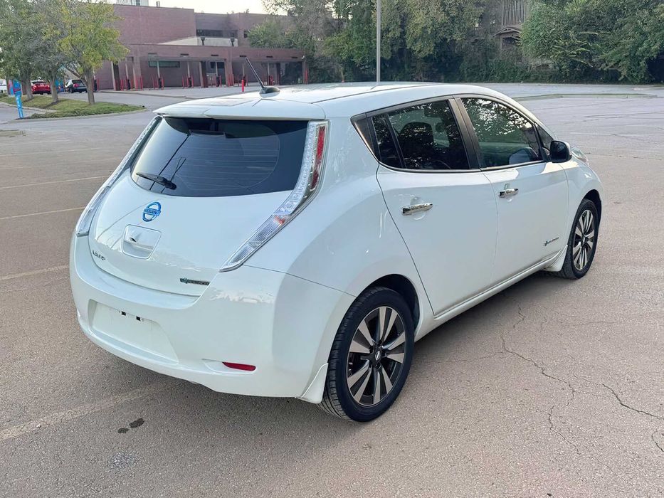 Nissan LEAF SL      2017