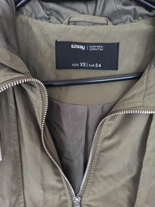 Kurtka parka, płaszcz przeciwdeszczowy rozmiar 34/XS Sinsay kolor khak