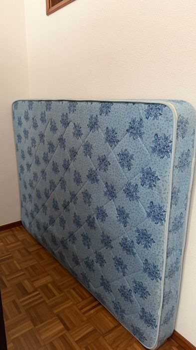 Colchão de molas casal excelente estado