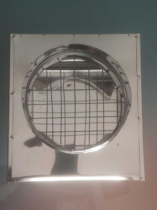 Chapéu de Parede em Aço Inox com Rede - D 125mm