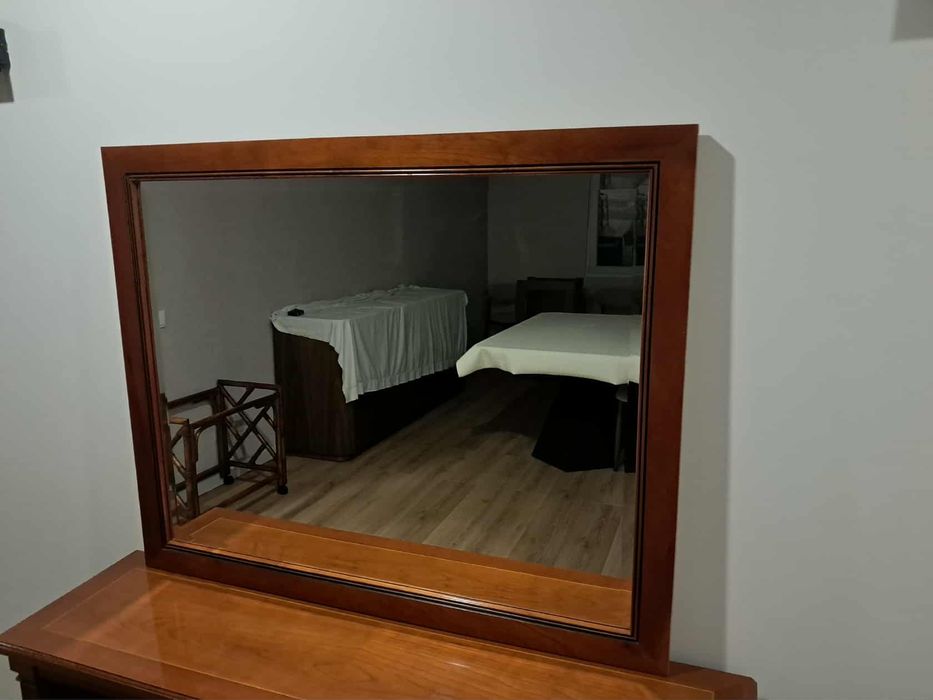 Movel de cerejeira e espelho
