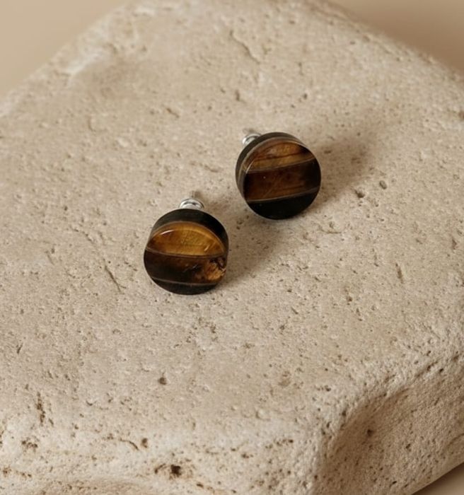 Małe kolczyki -kółka ze srebra, bursztynu i czarnego dębu