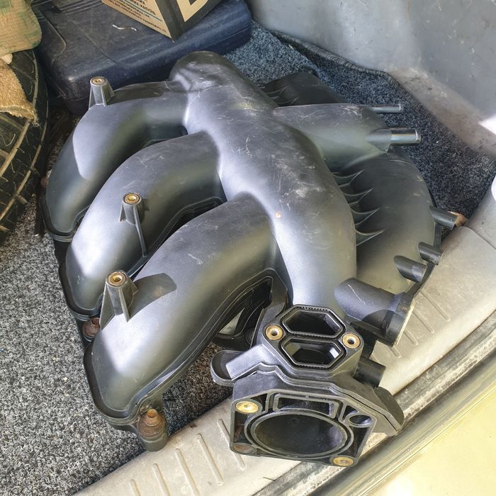 Продам колектор впускний мазда трибьют 3л,V6