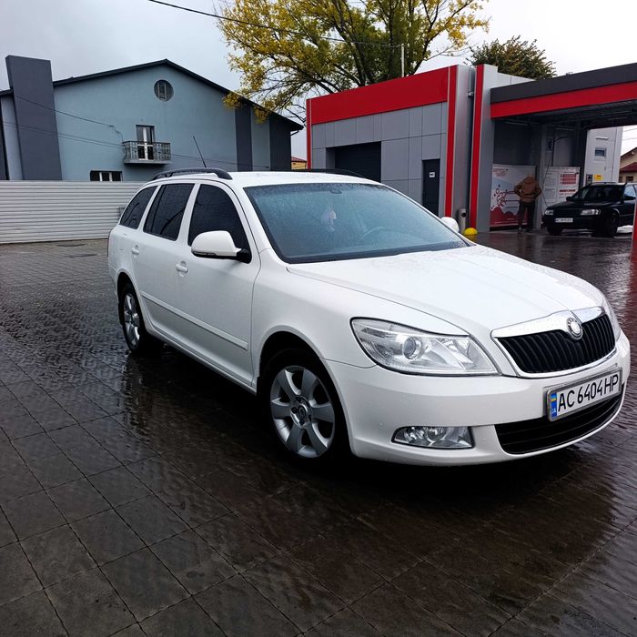Продаю автомобіль Skoda 1.8 бензин