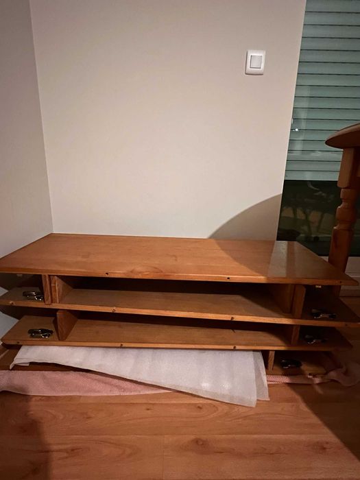 Mesa de jantar em madeira de pinho de qualidade, elegante e prática