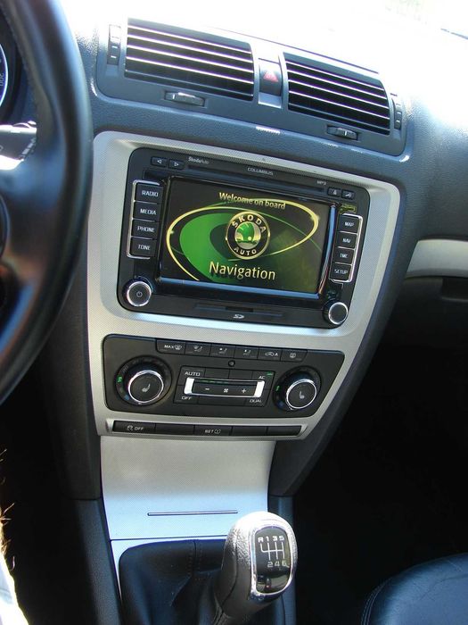 Skoda Octavia 1.8 TSi механика 6-ст 2011 год (максимальная комплектация)