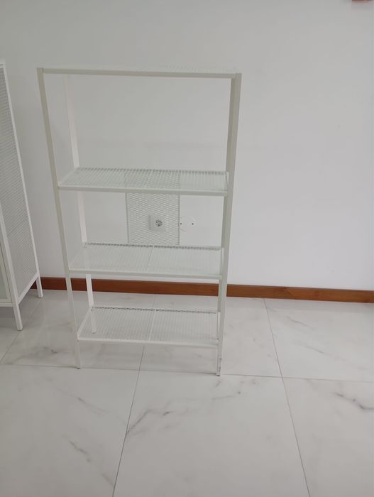 Estantes como novas