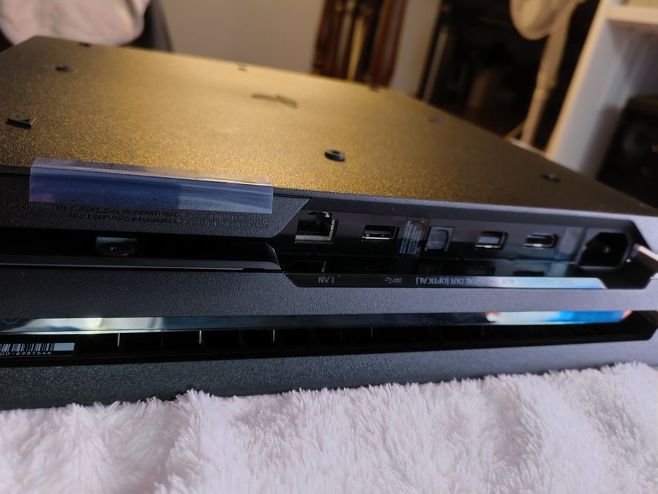 PlayStation 4 Pro 1TB em caixa