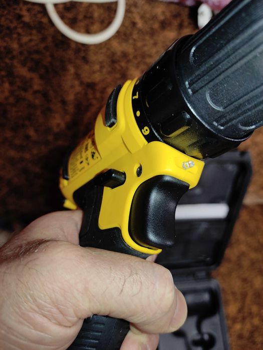 Шуруповерт DeWALT DCD710(type 4) + чемодан, документы