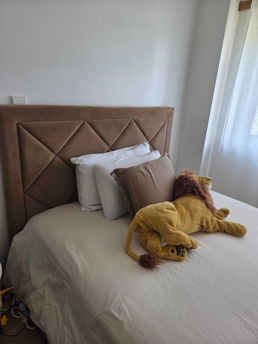 Cama casal em óptimo estado