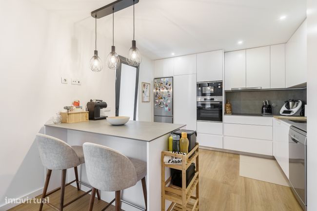 Apartamento T3 Semi-novo com Varandas em Real, Braga
