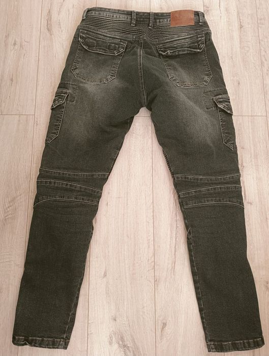 Kurtka, spodnie, kask i rękawice