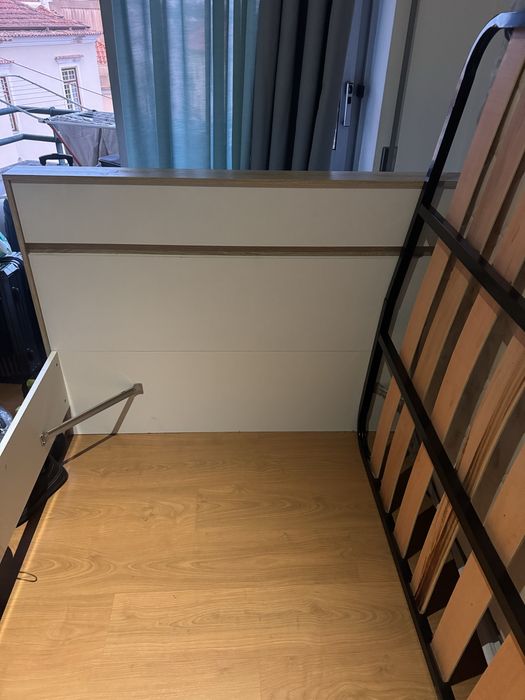 Cama com colchão, venda urgente