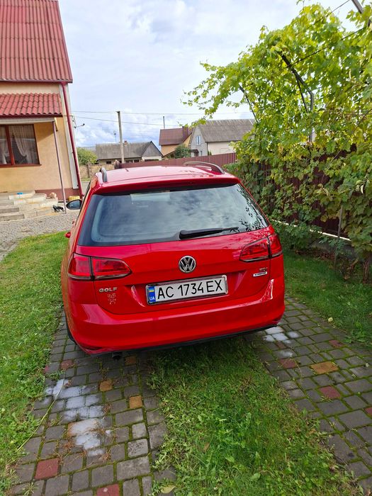 Автомобіль Фольксваген Гольф 7