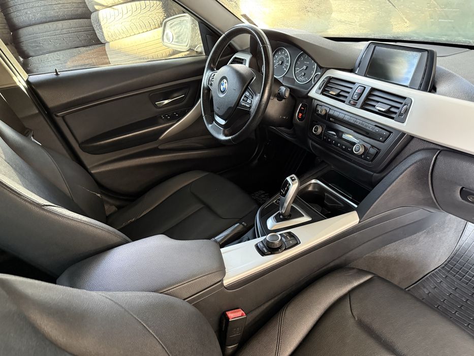 Продам Bmw 328i 2013р Легкі пошкодження