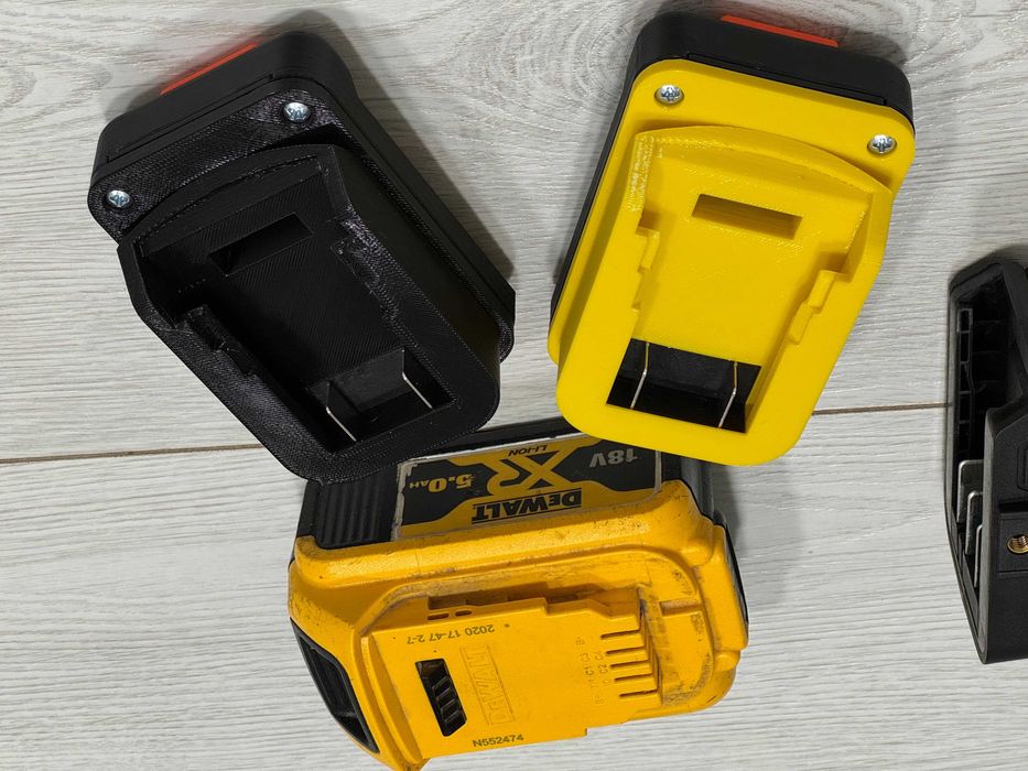 Адаптер перехідник з інструменту Dnipro m на акб Dewalt 3д друк