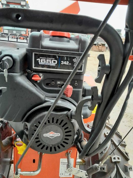 Odsniezarka Simplicity-Nowa z silnikem Briggs & Stratton