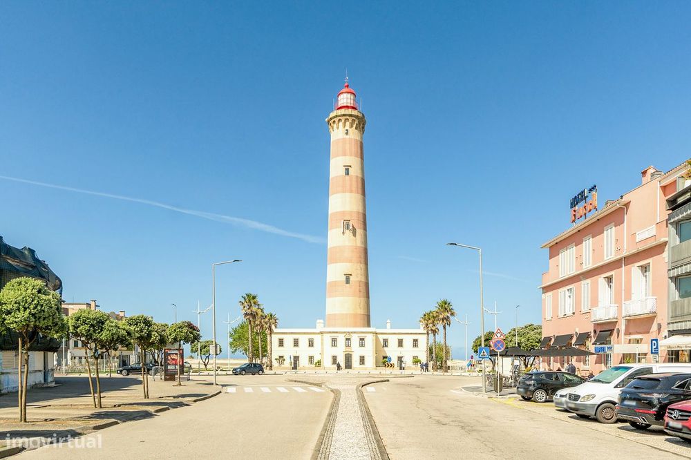Apartamento T3 a 2 Minutos da Praia com Box Fechada e Churrasqueira em