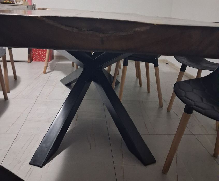 Duzy Stół z  Naturalnego Cedrowego Drzewa