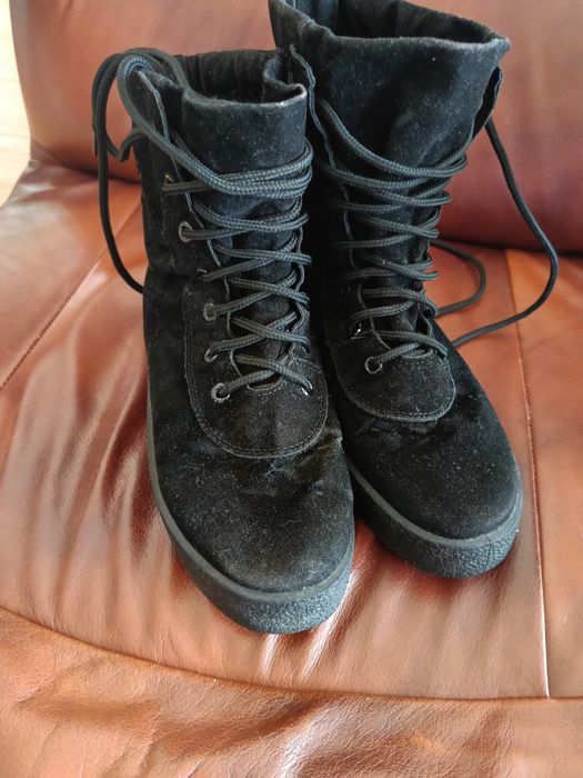 Buty 36 sznurowane lekko ocieplane czarne