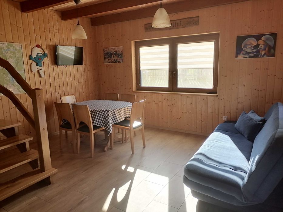 Smerfna Chatka domek z kominkiem na Kaszubach ferie majówka wakacje