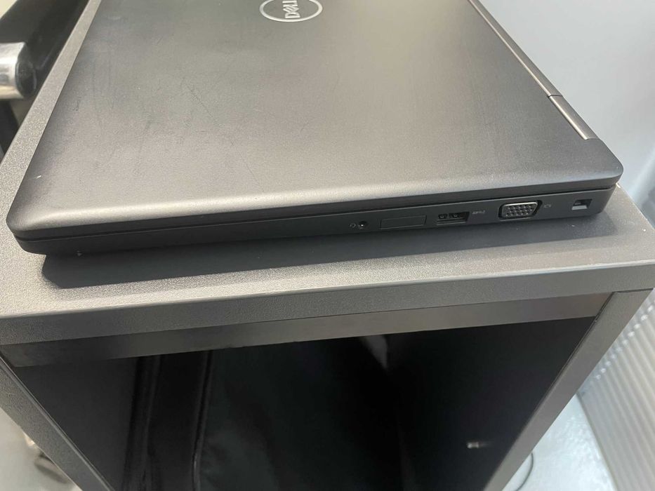 Чудовий ноутбук Dell Latitude 5590 - (Core-I5-8350 - 8Gb\256Gb-SSD)