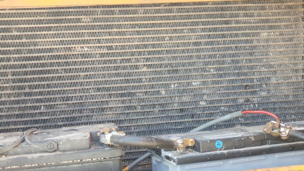 koparka liebherr R 922 hd chłodnica płynu chłodniczego wody oleju