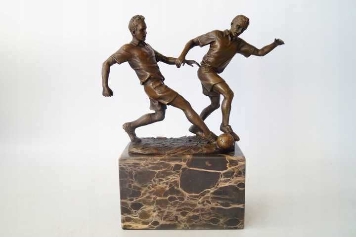 PIŁKARZE Z BRĄZU piłka nożna figura z brązu prezent