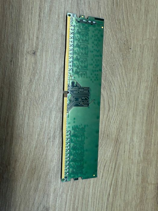 KLLISRE DDR4 3200MHz 16Gb (1x16Gb) + Kingston DDR4 2666MHz 8Gb (1x8Gb)