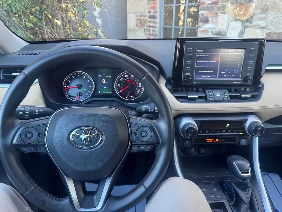 Toyota RAV4      2020