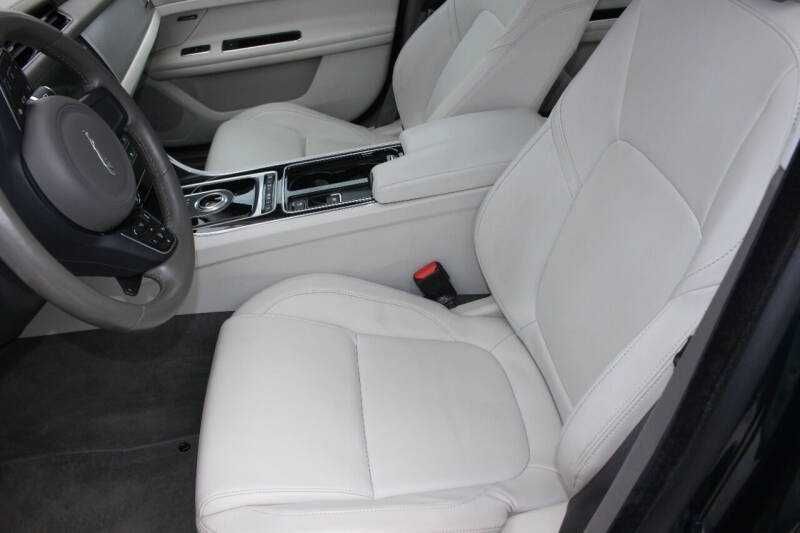 2017 Jaguar XF Premium