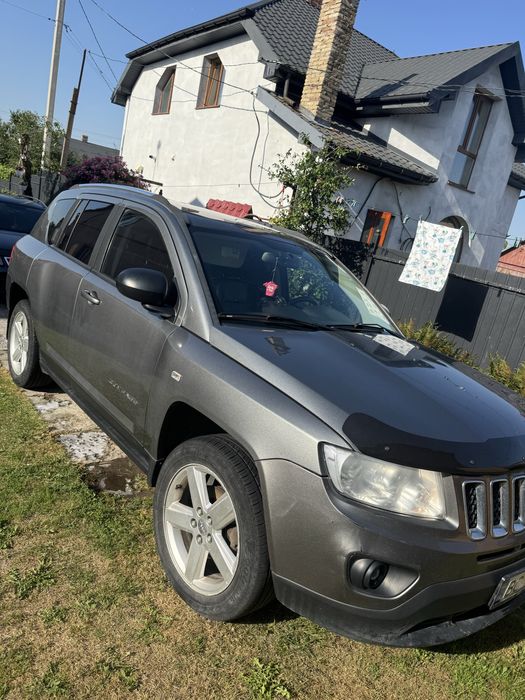 Машина Jeep compass