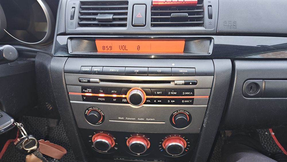 Продам штатную магнитолу Mazda 3bk ( рестайл)