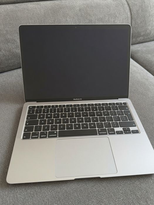 MacBook Air 13” Retina 2020 | Intel Core i3 | 8 GB RAM | 256 GB SSD | Stan 9/10