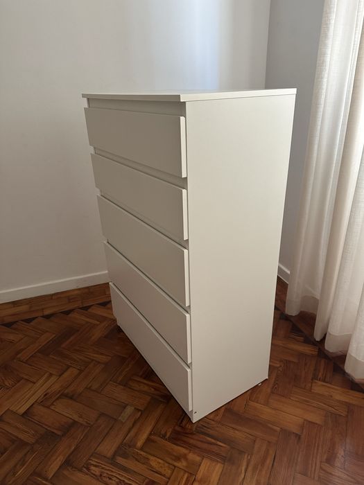 Comoda branca do IKEA