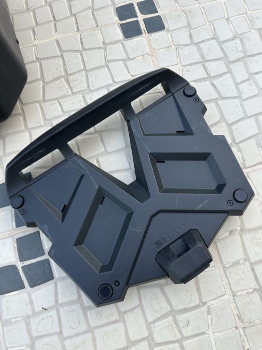 Mala shad em otimo estado com suporte