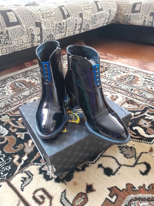 Лакові черевички