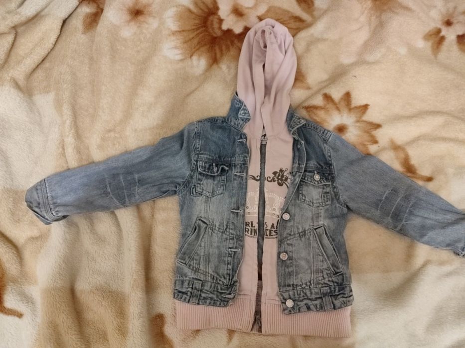 Джинсова куртка на дівчинку.Р.116/122