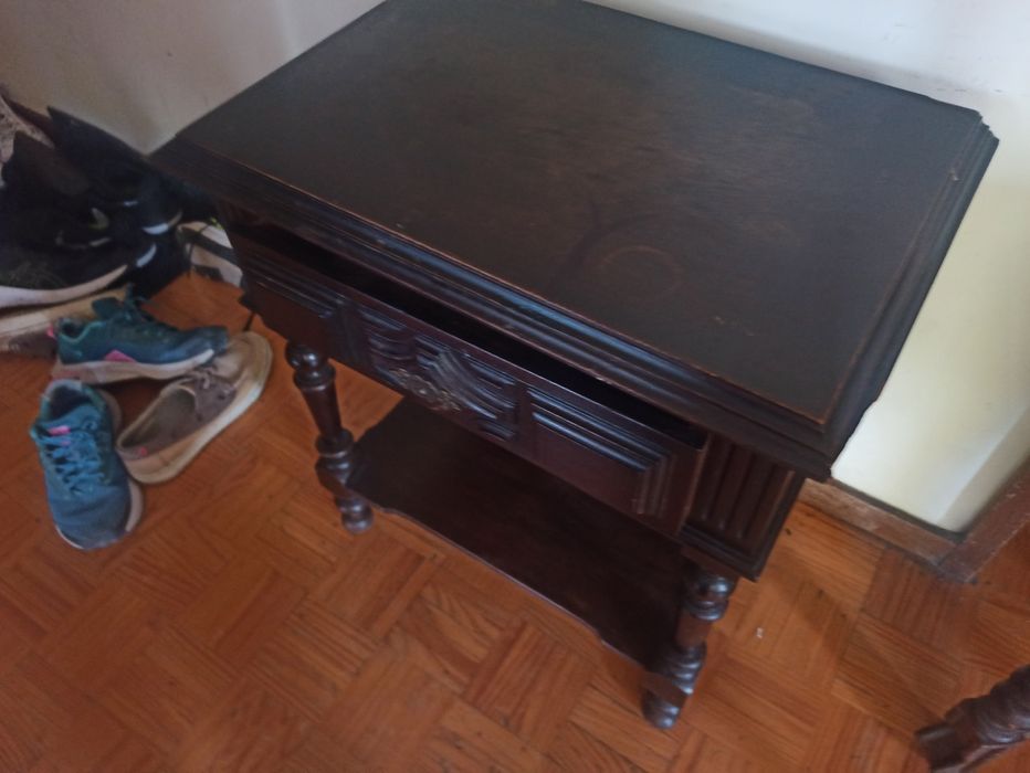 Mesas de cabeceira de madeira