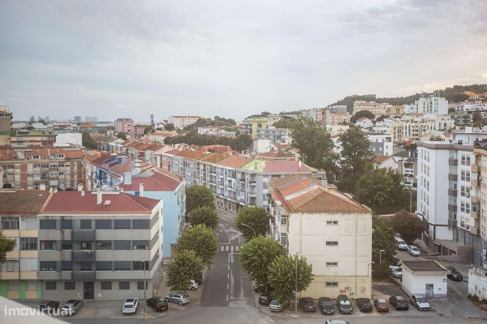Um Apartamento com Alma de Moradia ; T3+1 + Terraço de 143 m²