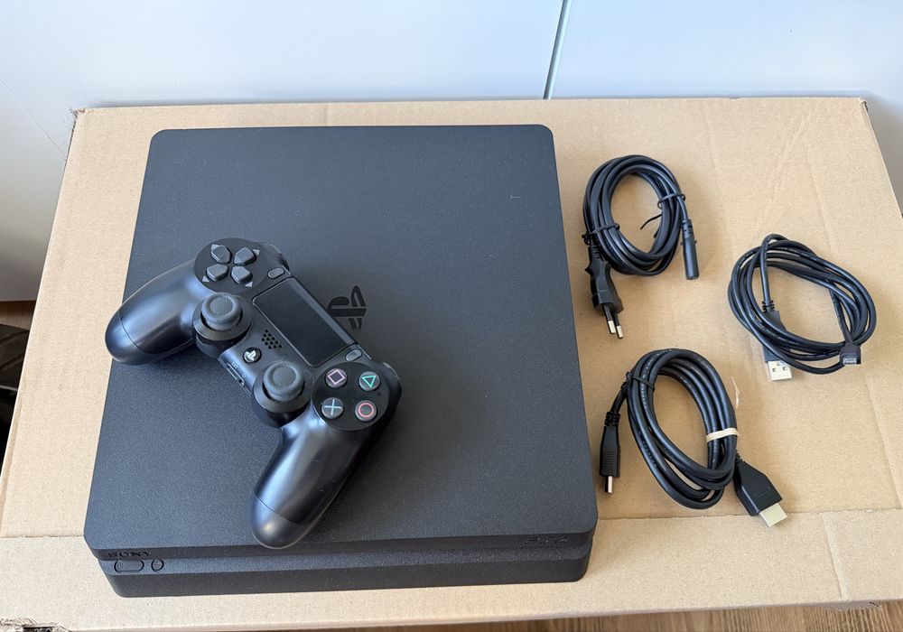 SONY PlayStation 4 Slim 500GB stan BDB - komplet