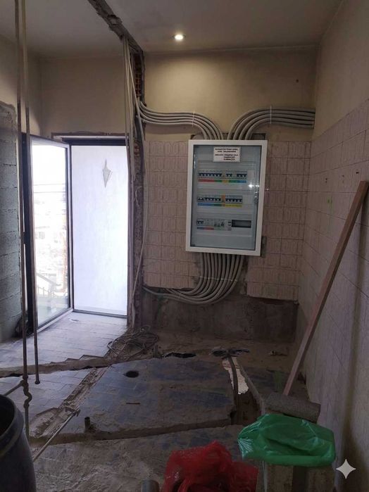 Instalação e reparações elétricas, eu empreiteiro.