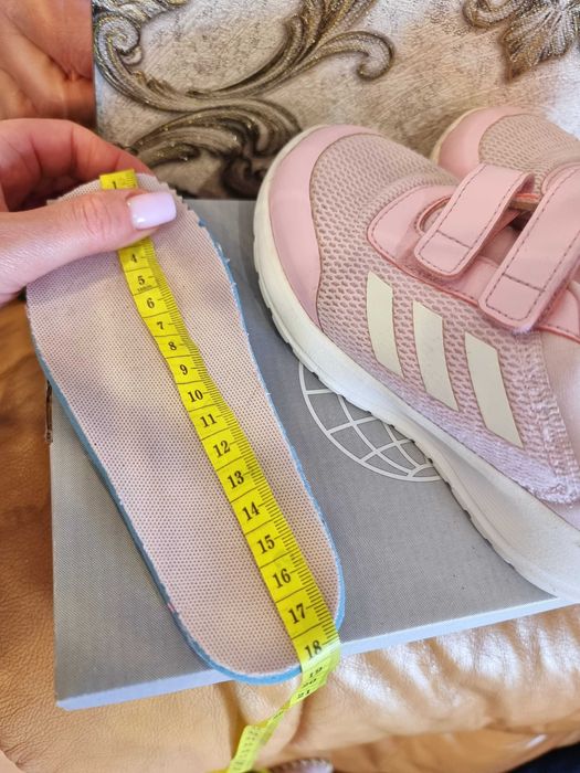 Кросівки adidas на дівчинку
