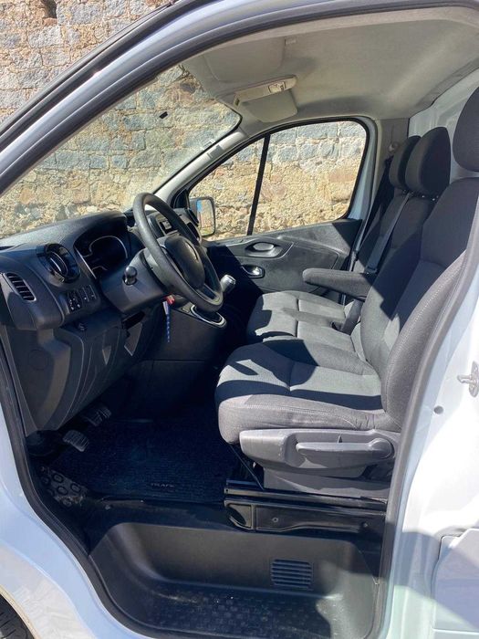 RENAULT TRAFIC 2.0 Cc com isolamento térmico e equipamento frio