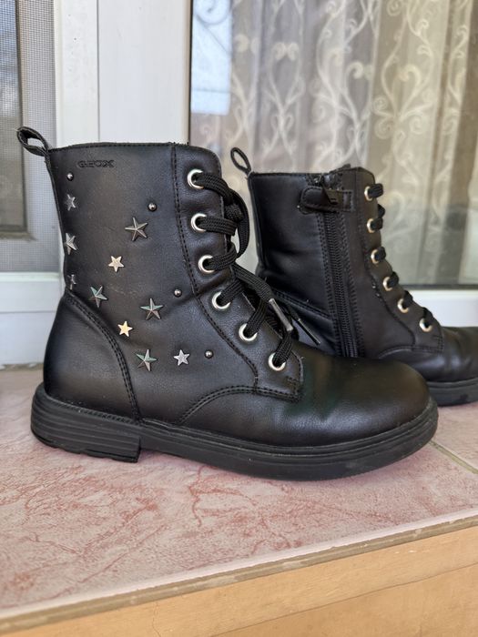 Чоботи на дівчинку