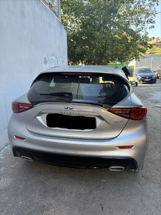 Кришка багажніка infiniti qx30 задня ляда інфініті qx30