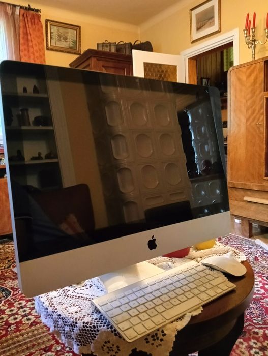 Apple iMac 21.5 cała z klawiaturą i myszką