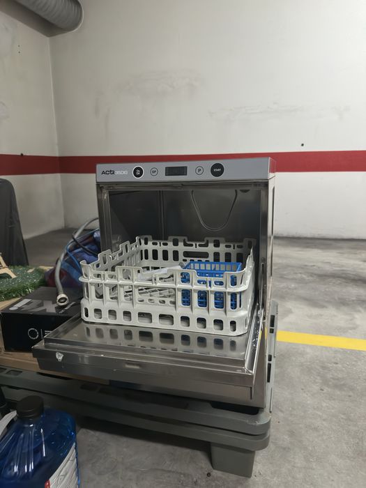 Máquina de Lavar Copos Acti 500 DIG | Cesto 40x40 | Excelente Estado