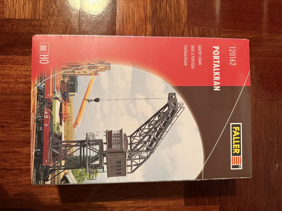 New HO-series crane, packed in original plastic packaging, regular price €70