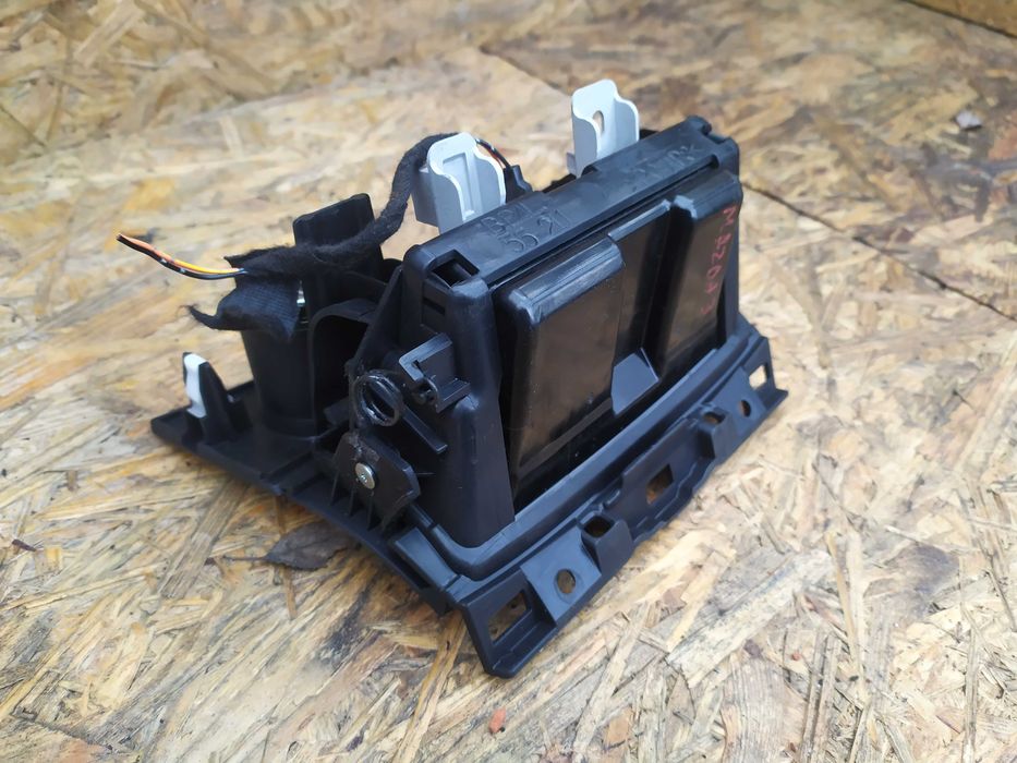 Пепельниця Попільничка Мазда 3 Mazda 3 Bk 1.6 Z6 2003-2009